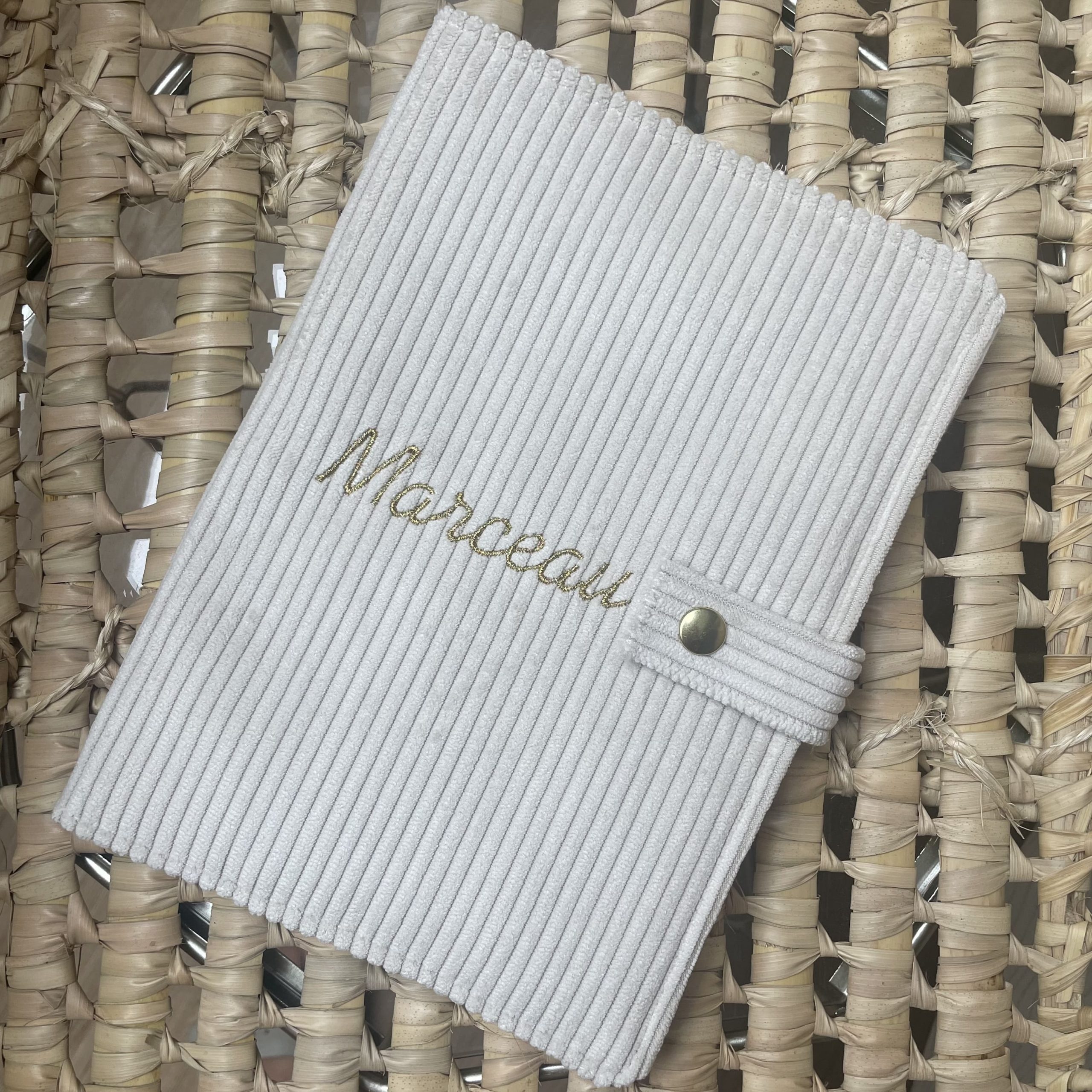 Protège carnet de santé en velours à personnaliser – Image 3